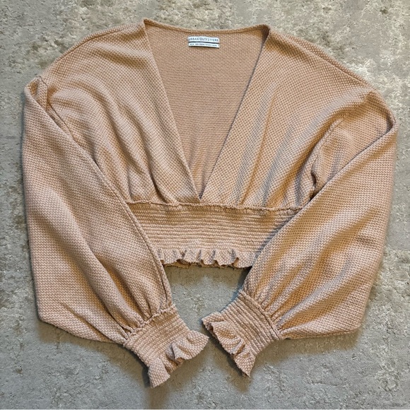 Urban Outfitters Smocked Deep V Textured Crop Top With Puff Sleeves Size Medium - Picture 7 of 12